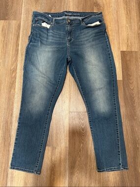 Levi's Women's Skinny Jeans in Medium Wash Blue